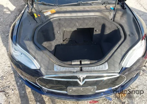 2013 Tesla Model S Performance z USA, uszkodzony, nr VIN 5YJSA1DP5DFP07668